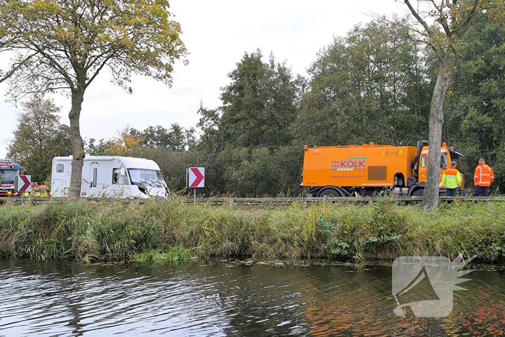 Botsing tussen bestelbus en camper