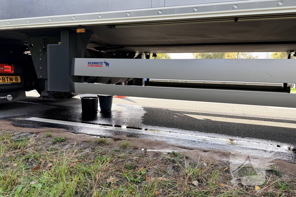 Auto met klapband veroorzaakt ongeval