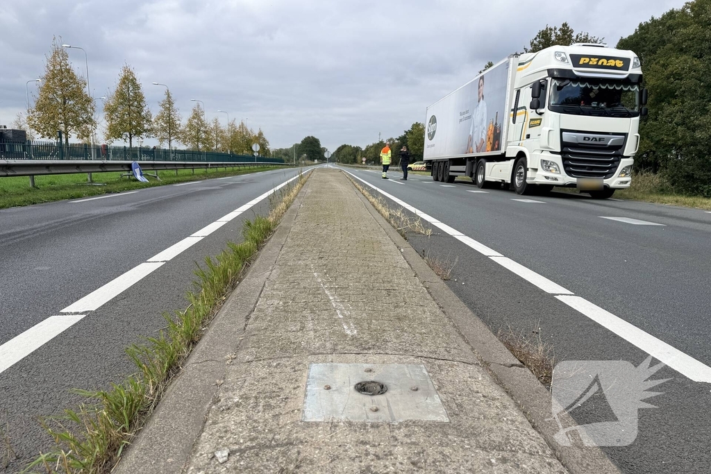Auto met klapband veroorzaakt ongeval