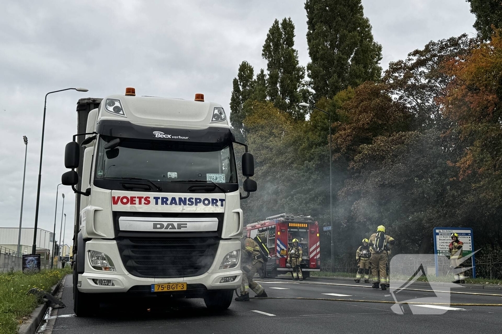 Vrachtwagenchauffeur ontdekt brand