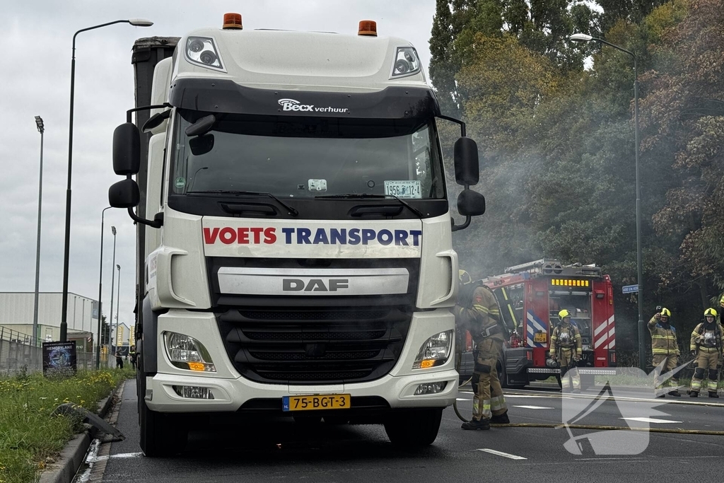 Vrachtwagenchauffeur ontdekt brand