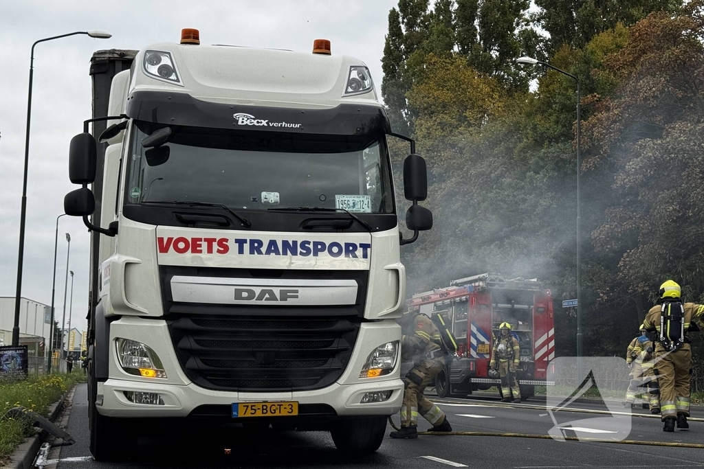 Vrachtwagenchauffeur ontdekt brand