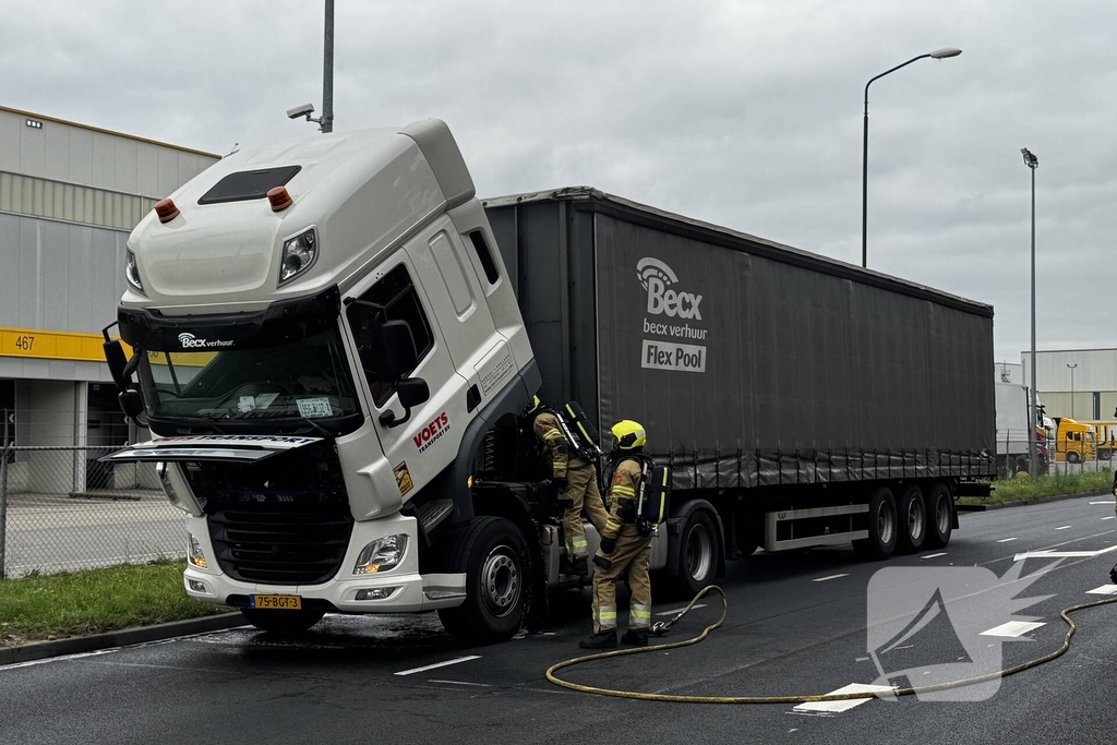 Vrachtwagenchauffeur ontdekt brand