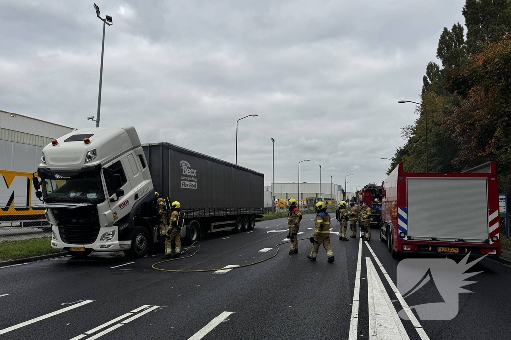 Vrachtwagenchauffeur ontdekt brand