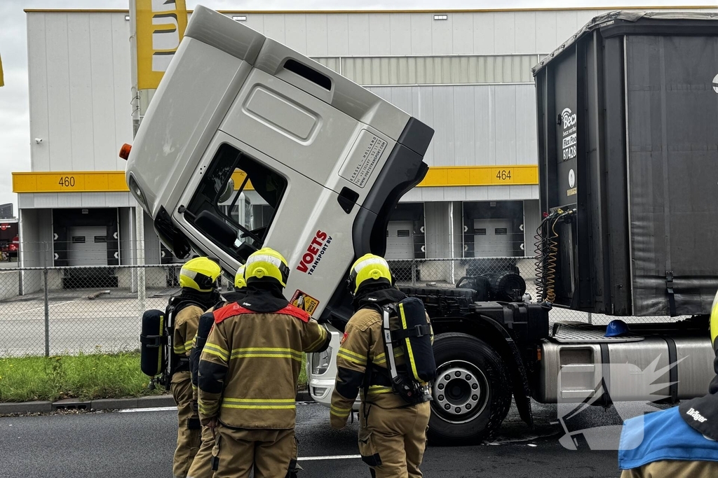 Vrachtwagenchauffeur ontdekt brand