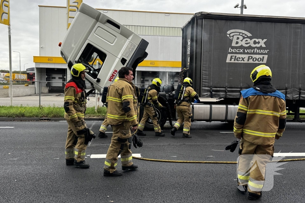 Vrachtwagenchauffeur ontdekt brand
