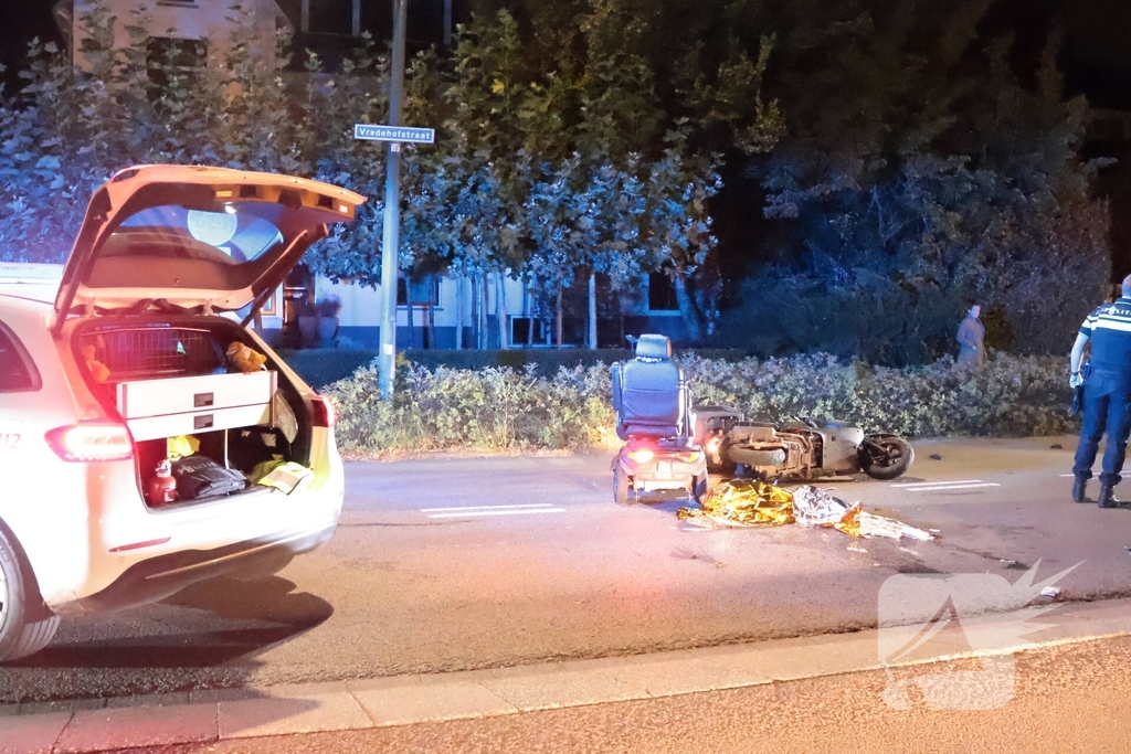 Man op scootmobiel gewond bij ongeval met bezorgbrommer