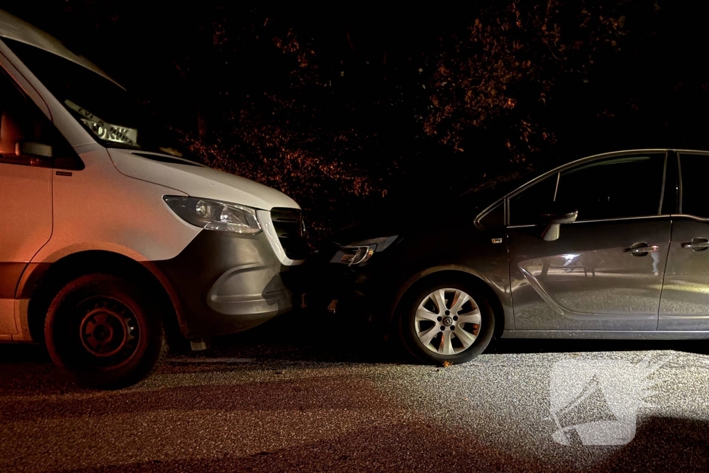 Botsing veroorzaakt aanzienlijke schade