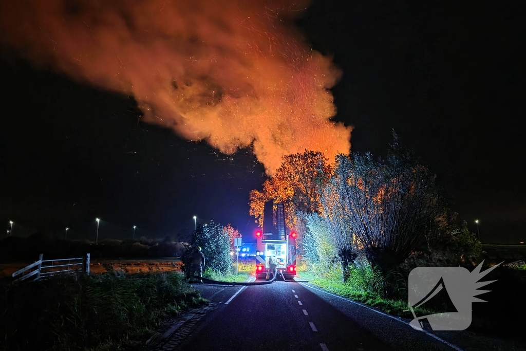 Woningbrand met veel bomen
