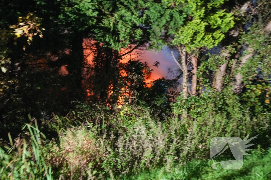 Woningbrand met veel bomen