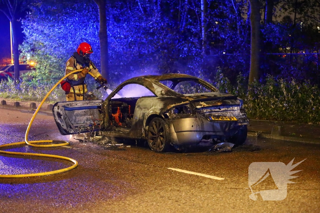 Audi vlamt tijdens rit, inzittenden veilig