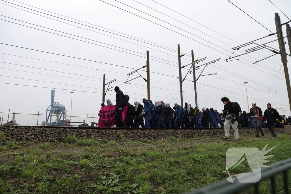 Demonstranten bezetten havenspoorlijn
