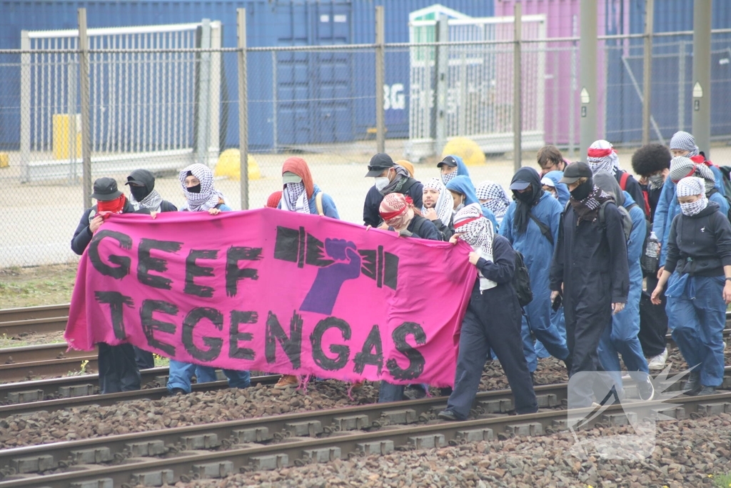 Demonstranten bezetten havenspoorlijn