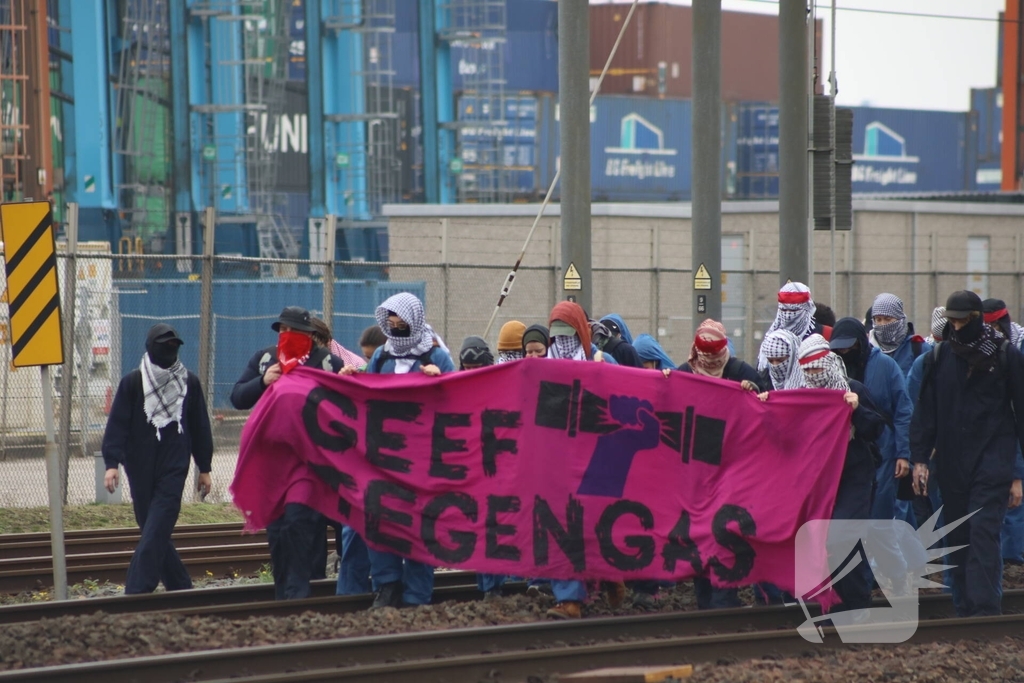 Demonstranten bezetten havenspoorlijn