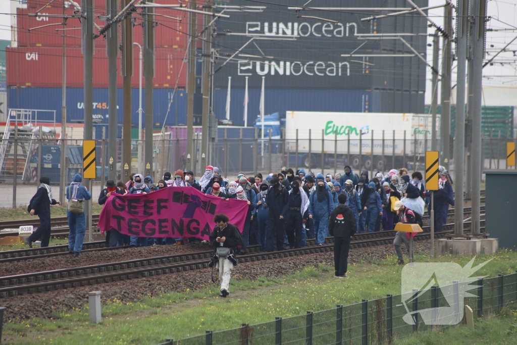 Demonstranten bezetten havenspoorlijn