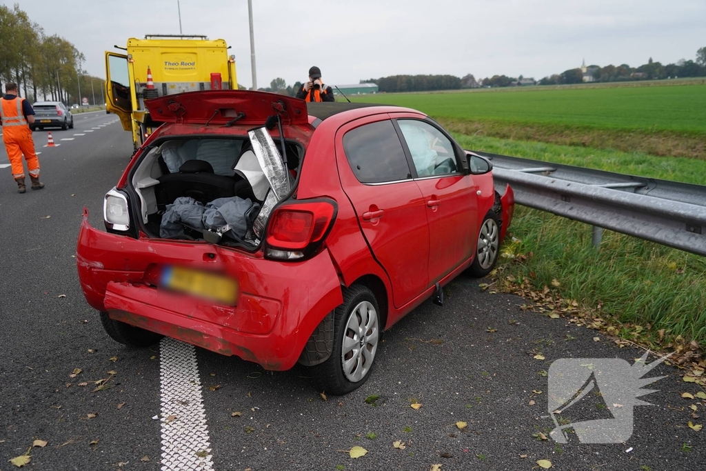Voertuigen zwaar beschadigd bij ongeval op snelweg