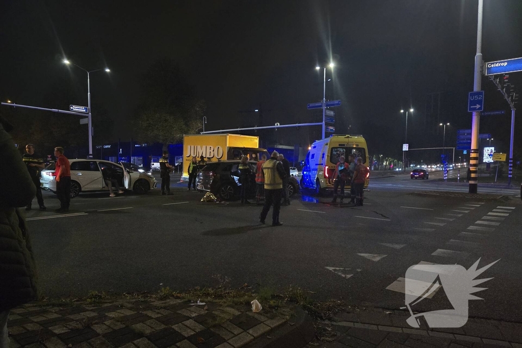Botsing tussen auto en bus