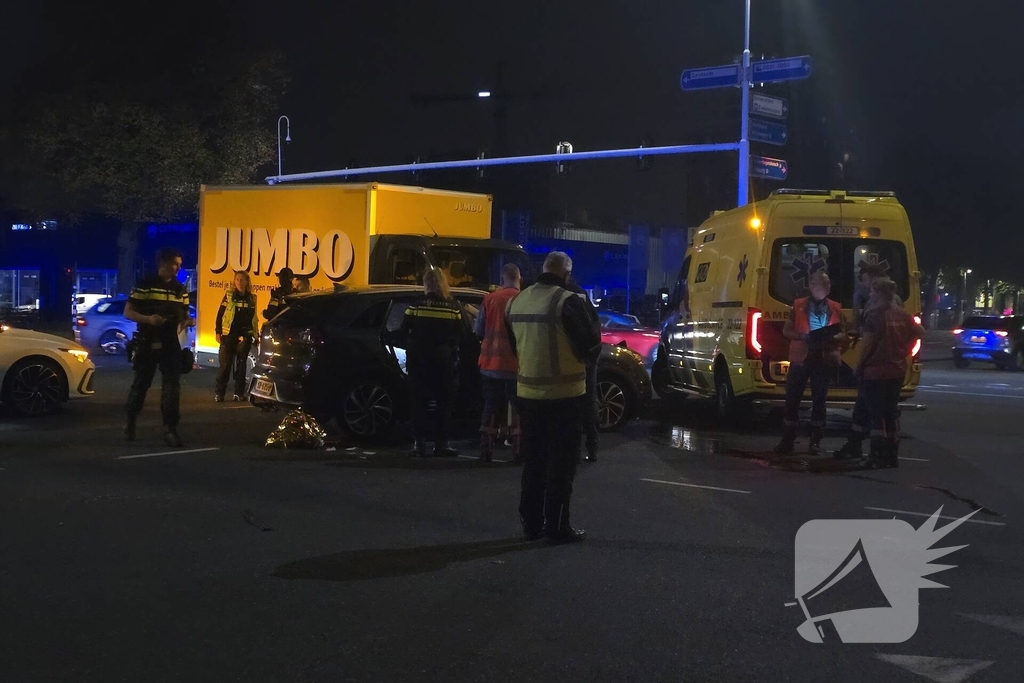 Botsing tussen auto en bus