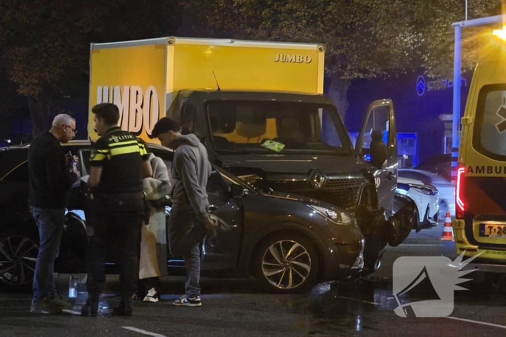 Botsing tussen auto en bus