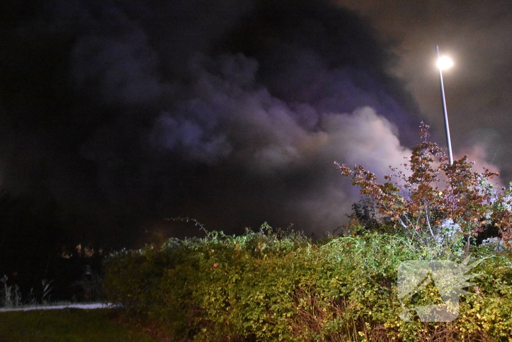 Brand op boot zorgt voor rookontwikkeling