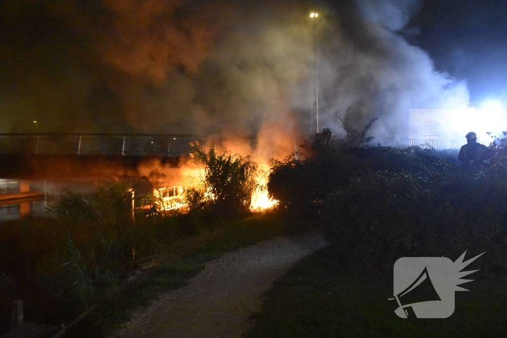 Brand op boot zorgt voor rookontwikkeling