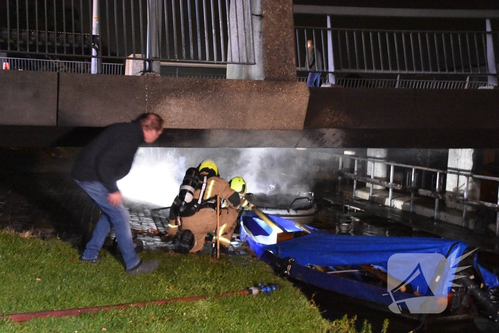 Brand op boot zorgt voor rookontwikkeling