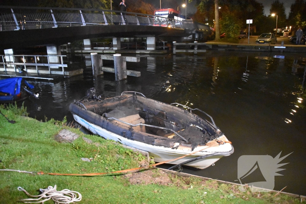 Brand op boot zorgt voor rookontwikkeling