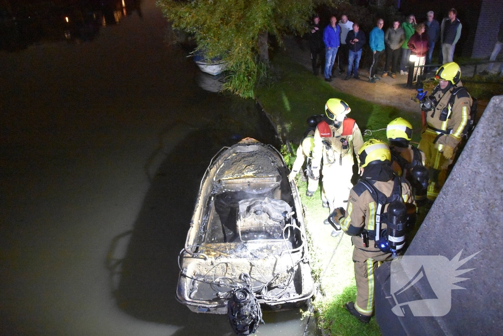 Brand op boot zorgt voor rookontwikkeling