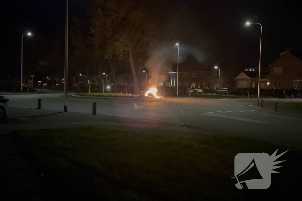 Rellen nadat regenboogvlag bij politiebureau werd weggehaald