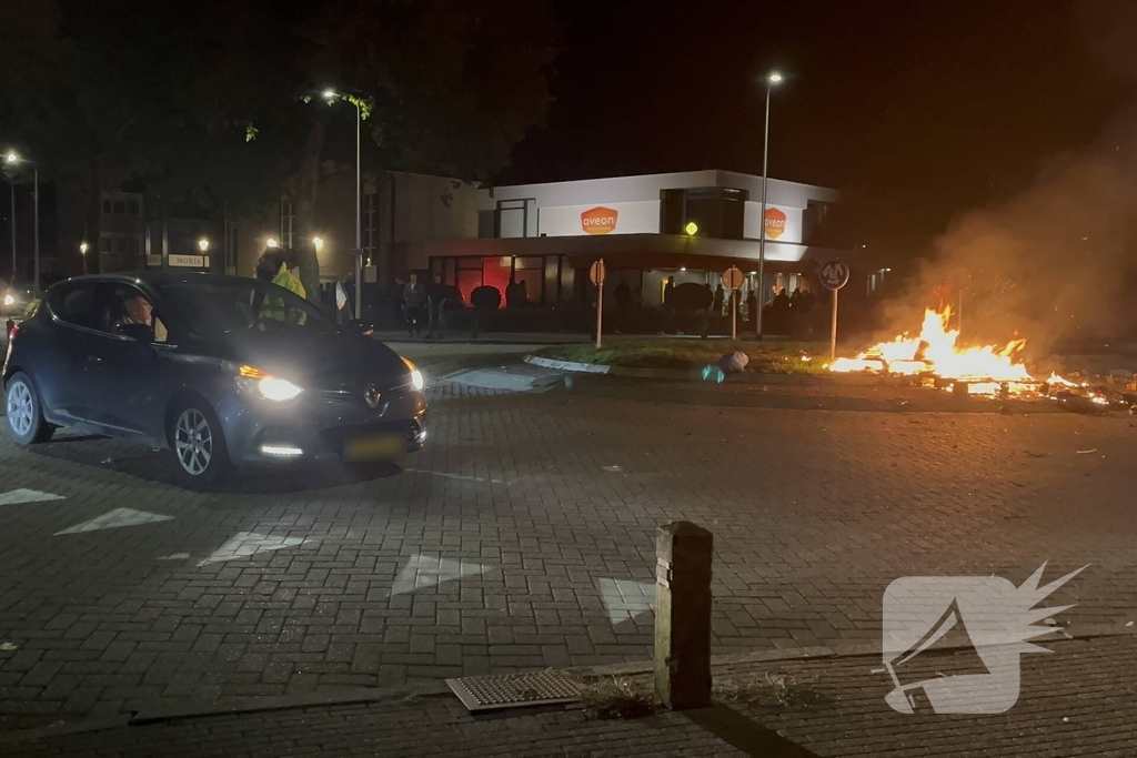 Rellen nadat regenboogvlag bij politiebureau werd weggehaald