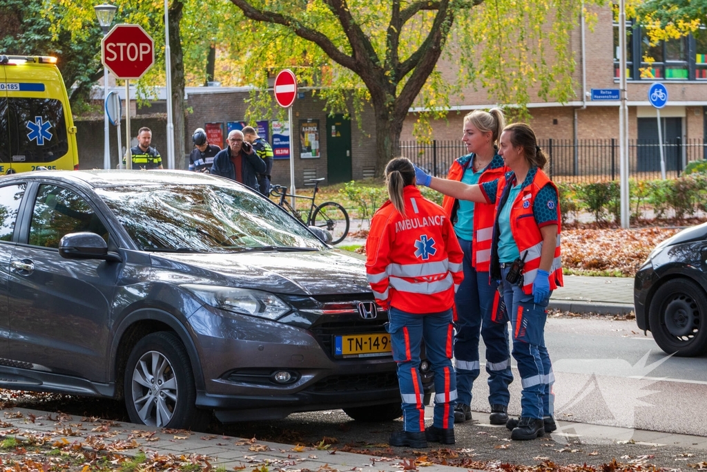 Wielrenner komt met de schrik vrij na aanrijding met auto