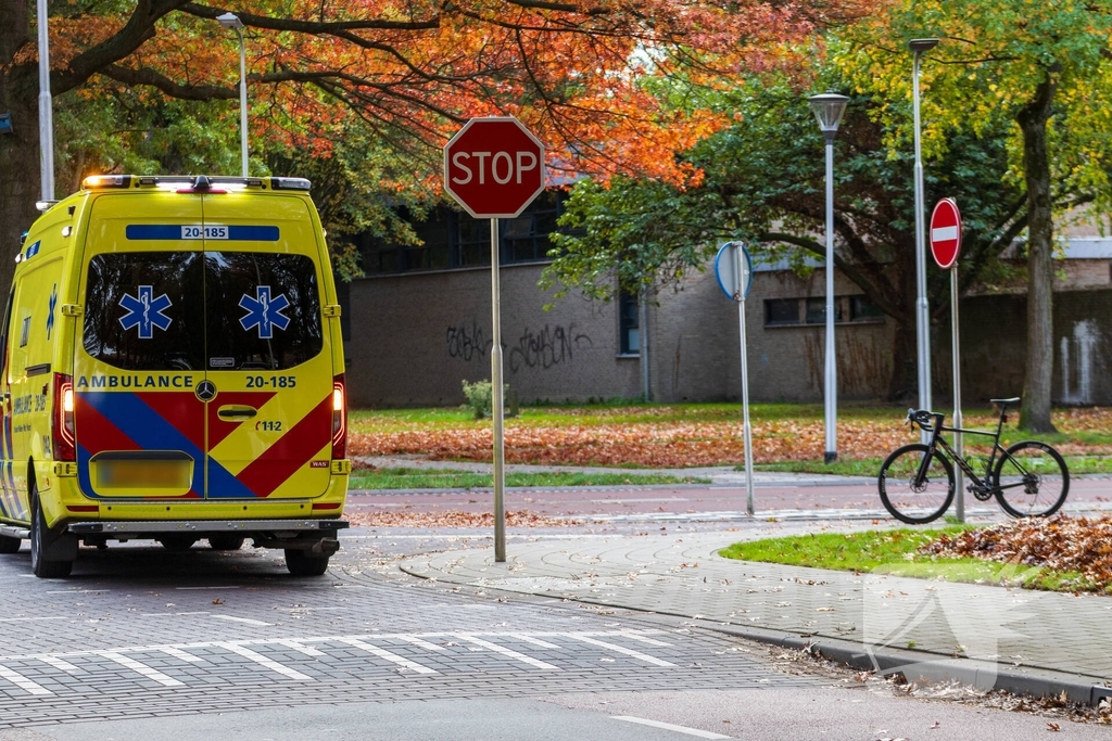 Wielrenner komt met de schrik vrij na aanrijding met auto