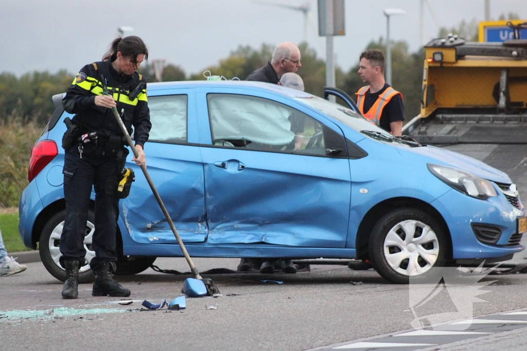 Auto Belandt Op De Kop Bij Ongeval