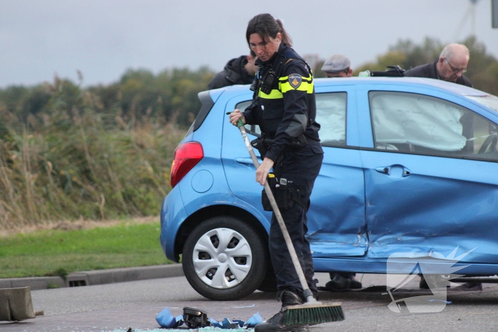 Auto Belandt Op De Kop Bij Ongeval
