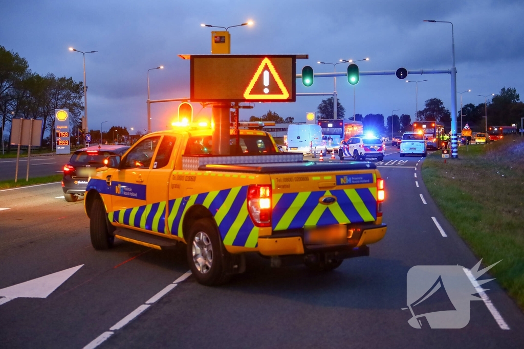 Botsing tussen motorrijder en auto zorgt voor verkeershinder