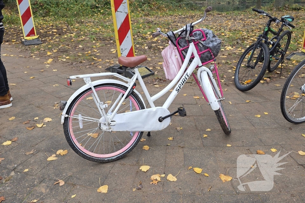 Meisje aangereden door auto tijdens fietstocht