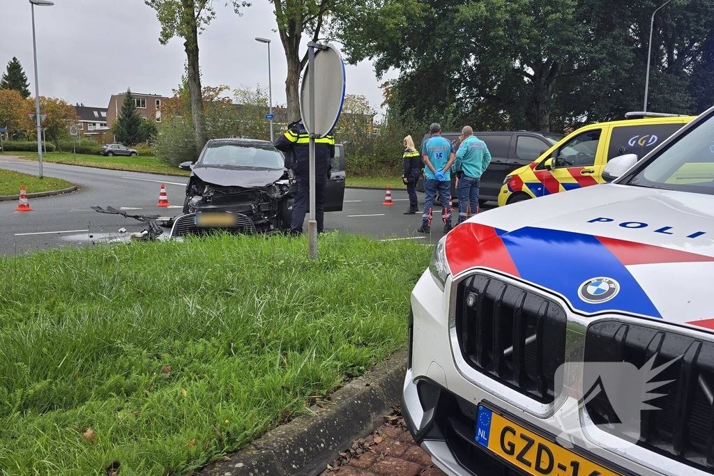 Botsing veroorzaakt flinke autoschade