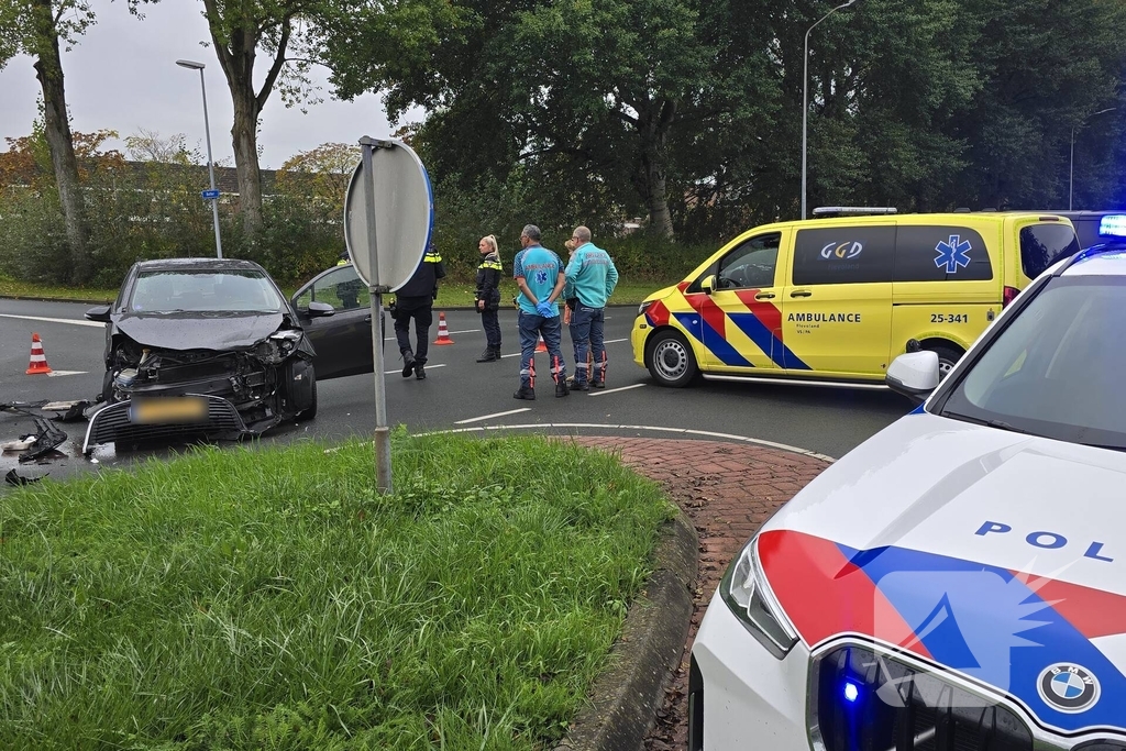 Botsing veroorzaakt flinke autoschade