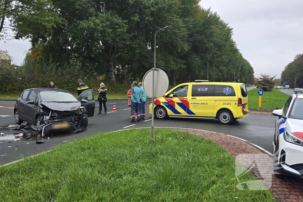 Botsing veroorzaakt flinke autoschade