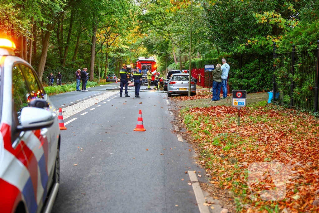Porsche gaat in vlammen op tijdens rit