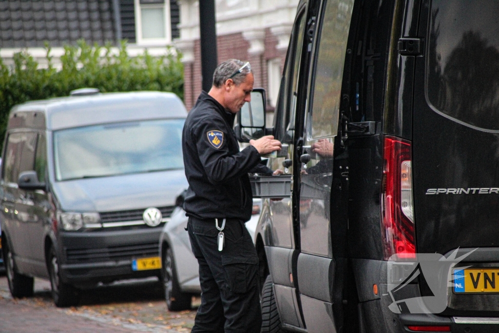 Politie Doorzoekt Woning Na Tip Over Chemische Stoffen