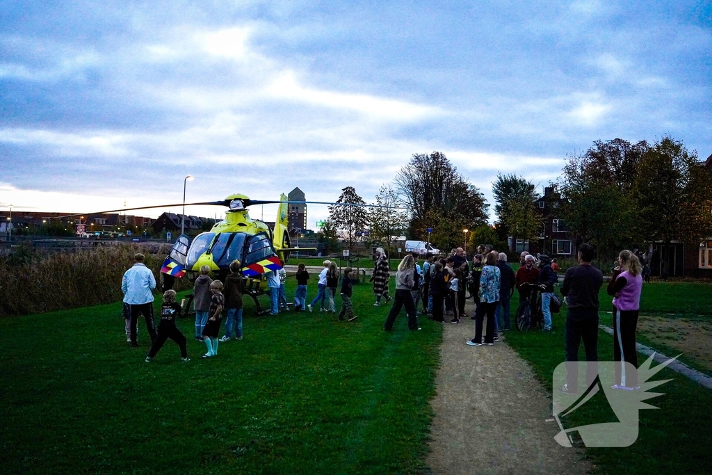 Traumahelikopter Ingezet Voor Medische Noodsituatie Trekt Veel Bekijks