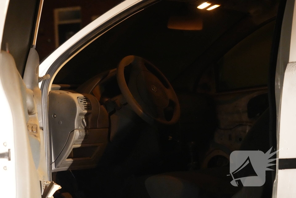 Auto in brand gestoken in de nacht