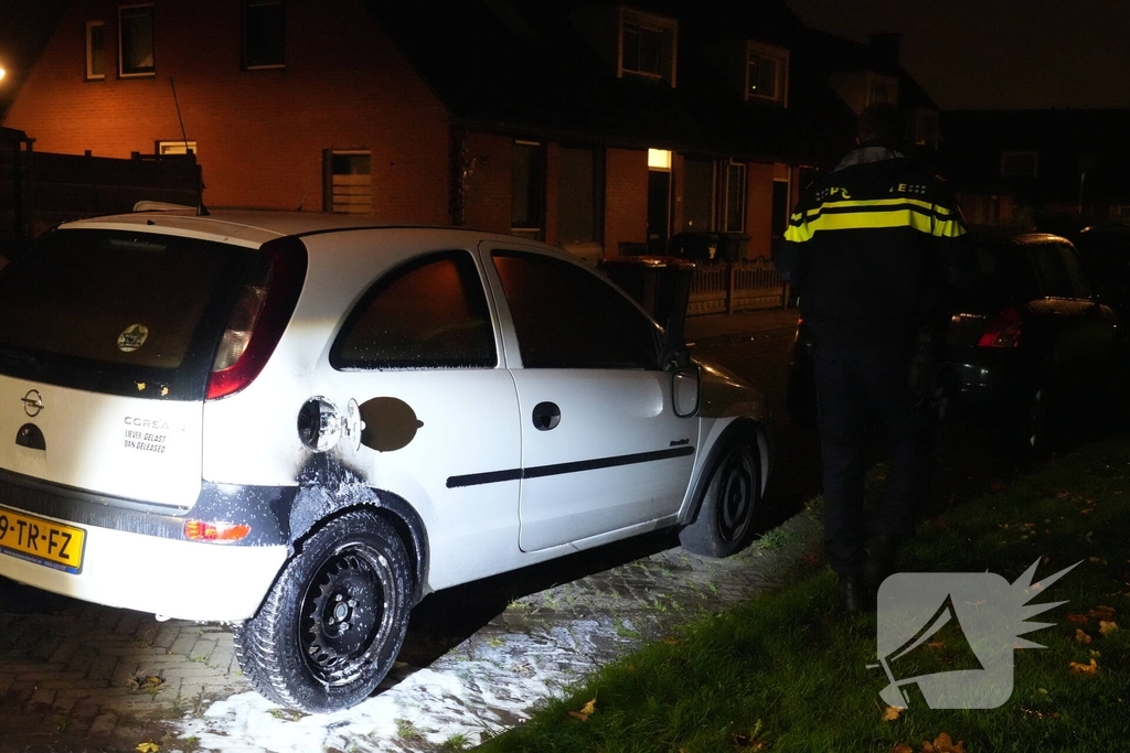 Auto in brand gestoken in de nacht