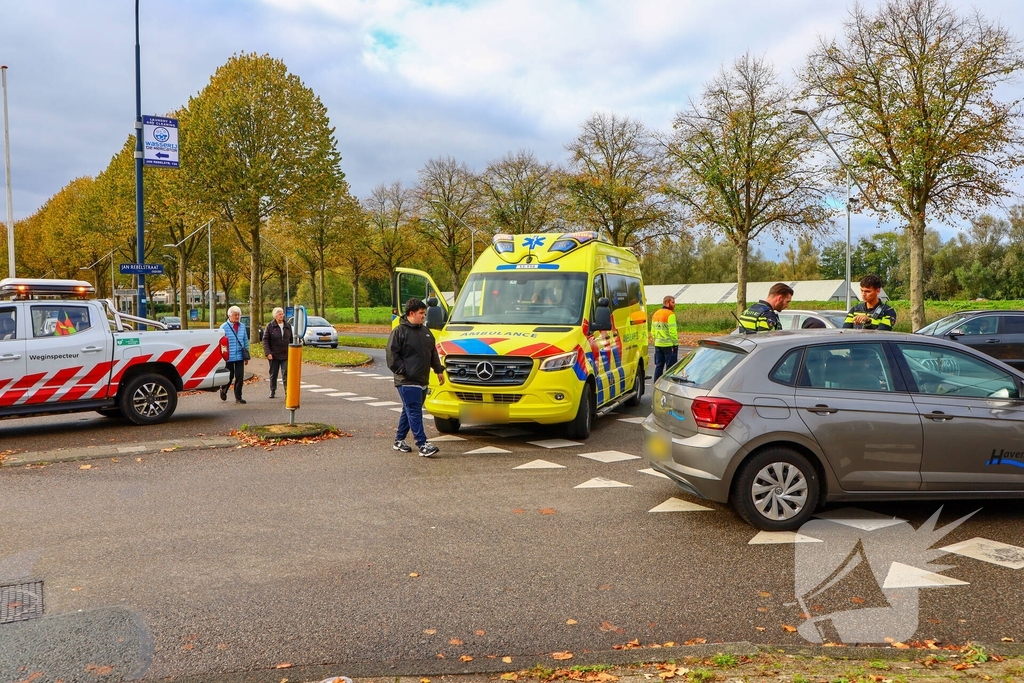 Scooterbestuurder gewond na aanrijding met auto