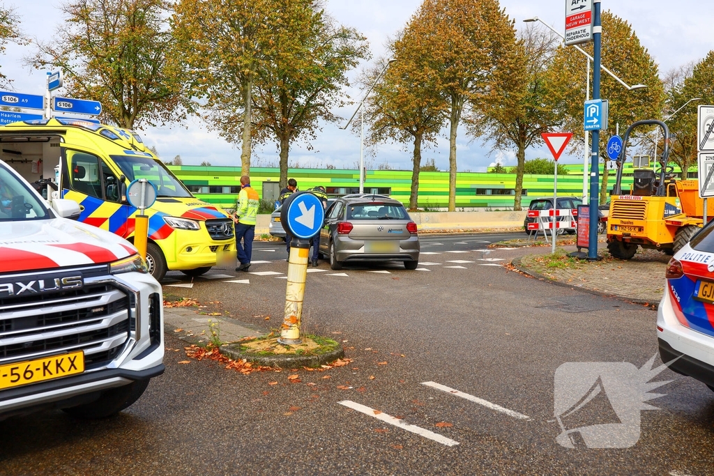 Scooterbestuurder gewond na aanrijding met auto
