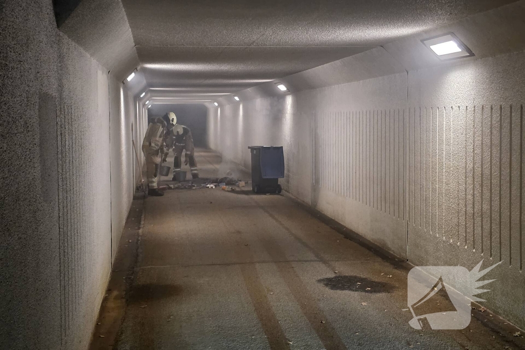 Container in fietstunnel in brand gestoken