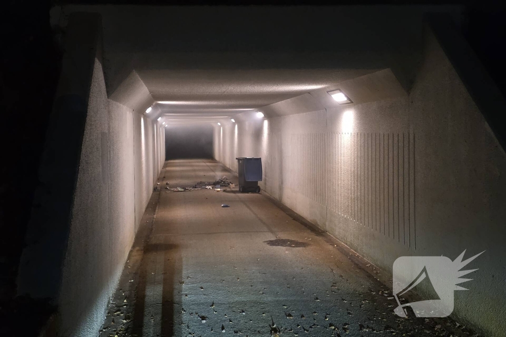 Container in fietstunnel in brand gestoken