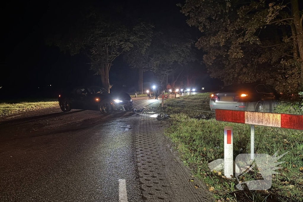 Automobilist mist bocht en botst