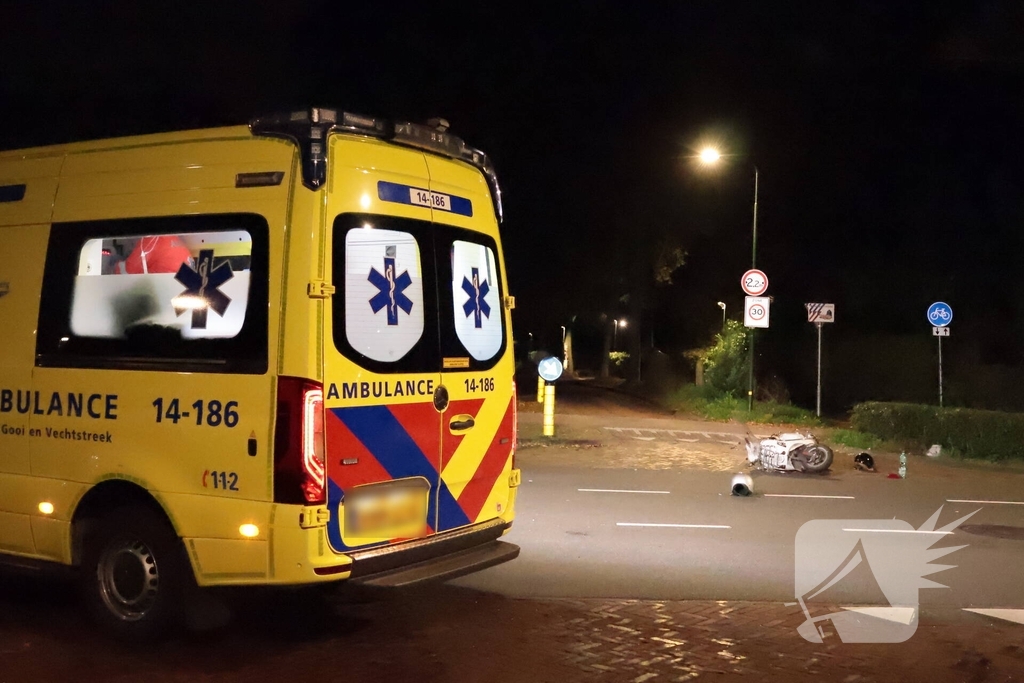 Ongeval tussen bestelbus en scooter met gewonden